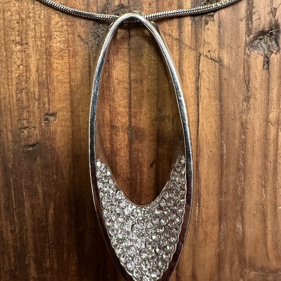 Elegant Silver Necklace - Picture 2 of 3